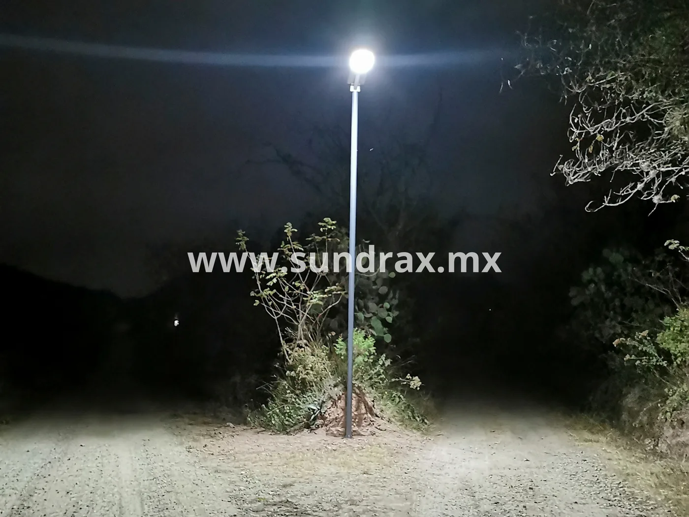 Luminaria solar en área rural del estado de Oaxaca