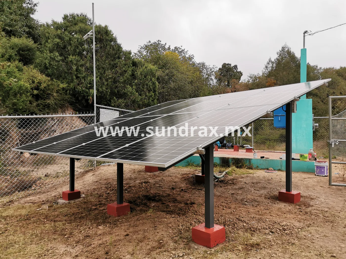 Luminaria solar LED instalada en comunidad de Oaxaca