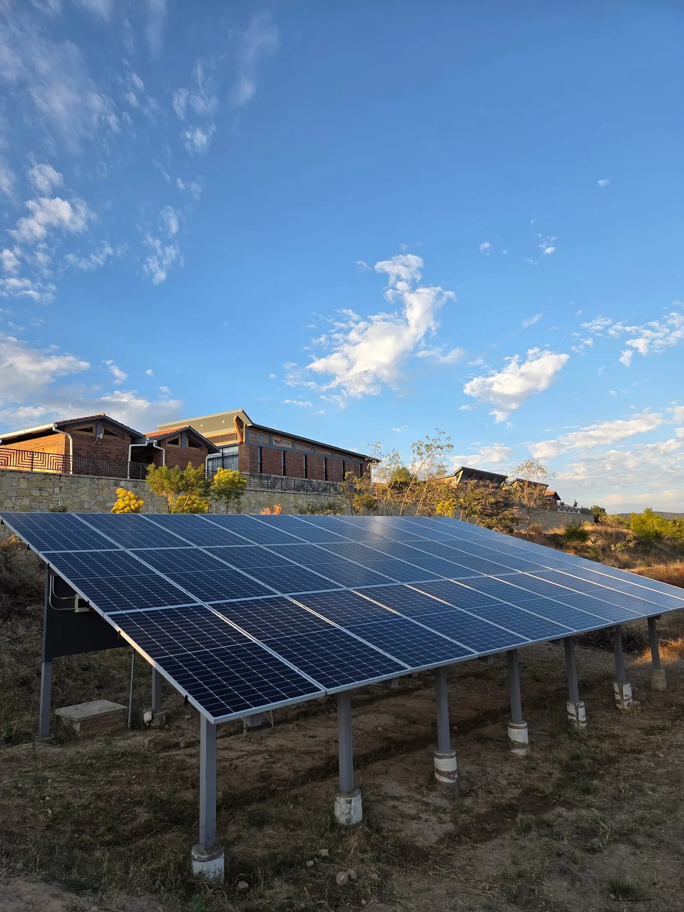 Sistema de paneles solares interconectados a CFE instalado en Oaxaca por SUNDRAX